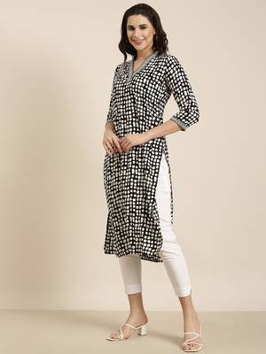 women's calf length v-neck black geometric straight kurta 3