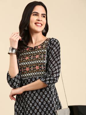 women's calf length scoop neck black ethnic motifs straight kurta 2