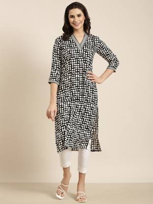 women's calf length v-neck black geometric straight kurta 5