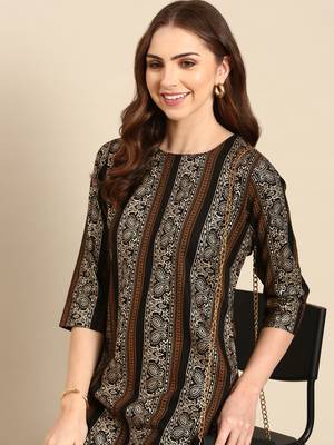 Showoff women's calf length round neck black paisley straight kurta 2