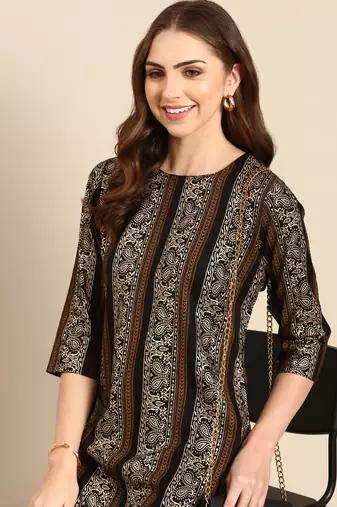 Showoff women's calf length round neck black paisley straight kurta