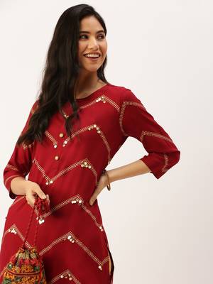 Showoff women's calf length round neck maroon solid straight kurta 1