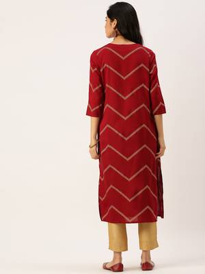 Showoff women's calf length round neck maroon solid straight kurta 4