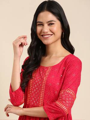 Showoff women's calf length round neck pink geometric straight kurta 1