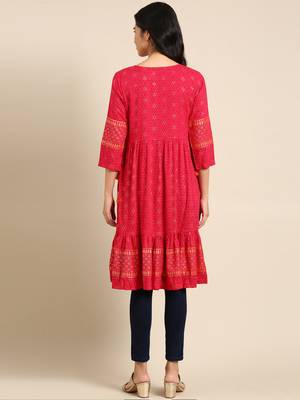 Showoff women's calf length round neck pink geometric straight kurta 5