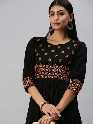 Showoff women's calf length round neck black geometric anarkali kurta 1