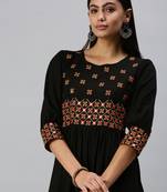 Showoff women's calf length round neck black geometric anarkali kurta