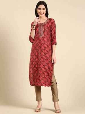 women's calf length scoop neck maroon geometric straight kurta 1