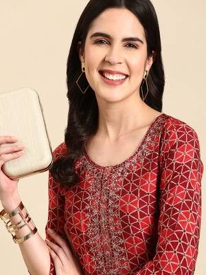 women's calf length scoop neck maroon geometric straight kurta 2