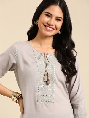 women's calf length round neck grey solid straight kurta 1