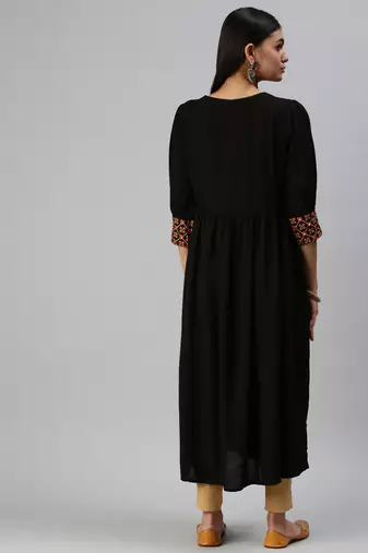 Showoff women's calf length round neck black geometric anarkali kurta