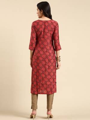 women's calf length scoop neck maroon geometric straight kurta 5
