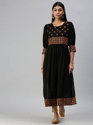 Showoff women's calf length round neck black geometric anarkali kurta 4