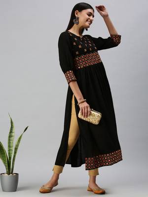 Showoff women's calf length round neck black geometric anarkali kurta 5