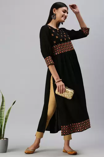 Showoff women's calf length round neck black geometric anarkali kurta