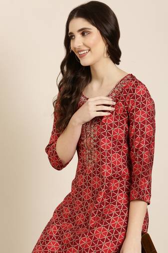Showoff women's knee length round neck burgundy geometric straight kurta