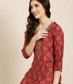 Showoff women's knee length round neck burgundy geometric straight kurta