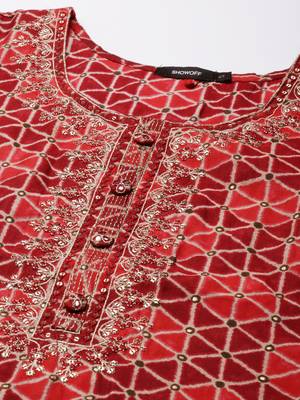 Showoff women's knee length round neck burgundy geometric straight kurta 3
