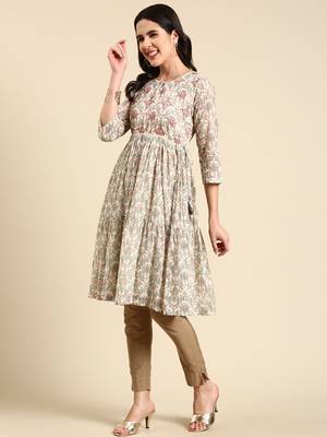 Showoff women's knee length scoop neck cream floral anarkali kurta 4