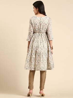 Showoff women's knee length scoop neck cream floral anarkali kurta 5