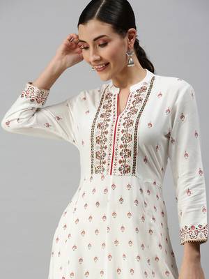 Showoff women's ankle length v-neck white floral anarkali kurta 1