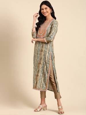 women's calf length round neck multi floral straight kurta 4