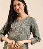 Showoff women's calf length round neck grey floral straight kurta