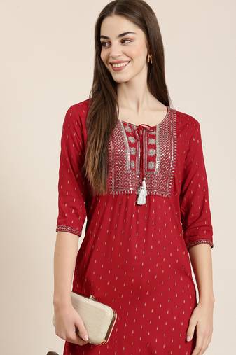 Showoff women's calf length tie-up neck red floral straight kurta