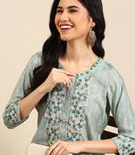Showoff women's calf length round neck teal abstract straight kurta