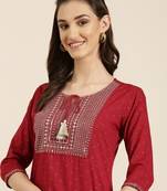 Showoff women's knee length tie-up neck maroon floral straight kurta