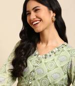 women's calf length v-neck green solid anarkali kurta