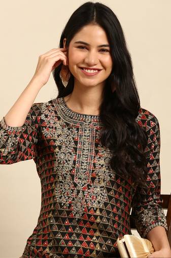 Showoff women's calf length round neck black geometric straight kurta
