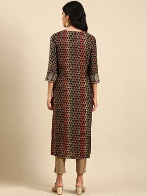 Showoff women's calf length round neck black geometric straight kurta 5