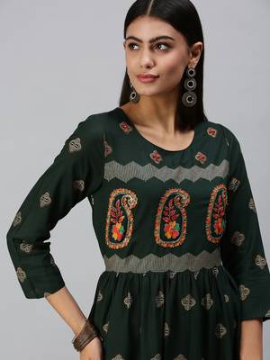 women's calf length round neck green paisley straight kurta 1