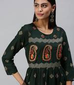 women's calf length round neck green paisley straight kurta