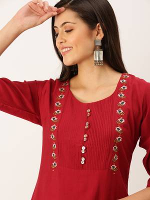 Showoff women's calf length round neck maroon solid straight kurta 1