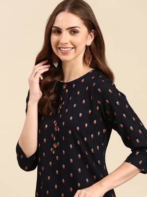 Showoff women's calf length round neck navy blue geometric straight kurta 2