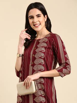 women's calf length round neck burgundy paisley straight kurta 2