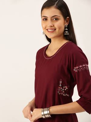 women's calf length round neck magenta solid straight kurta 1