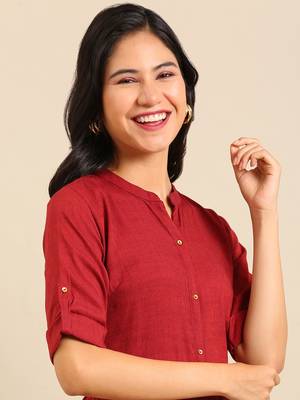 women's calf length mandarin collar maroon solid straight kurta 2