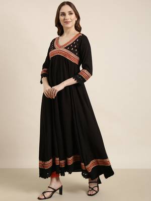 women's ankle length v-neck black embellished anarkali kurta 3