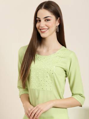 women's calf length round neck green solid straight kurta 1