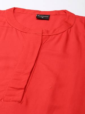 women's knee length mandarin collar red solid straight kurta 3