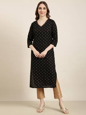 Showoff women's calf length v-neck black geometric straight kurta 2