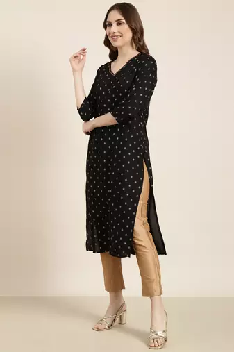 Showoff women's calf length v-neck black geometric straight kurta