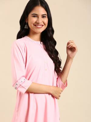 women's calf length round neck pink solid straight kurta 1