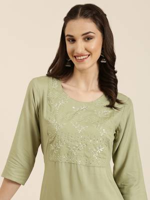 Showoff women's knee length round neck olive solid straight kurta 1