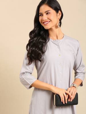 Showoff women's calf length round neck grey solid straight kurta 2
