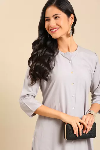 Showoff women's calf length round neck grey solid straight kurta