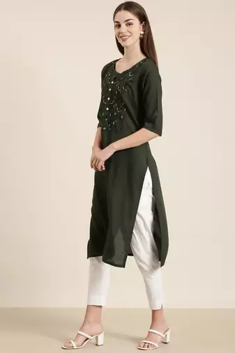 Showoff women's knee length round neck green solid straight kurta